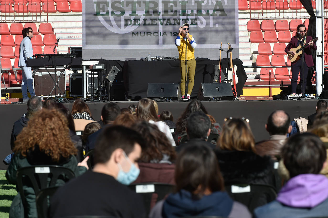 Fotos: Varry Brava y Don Fluor reciben con música el 2021