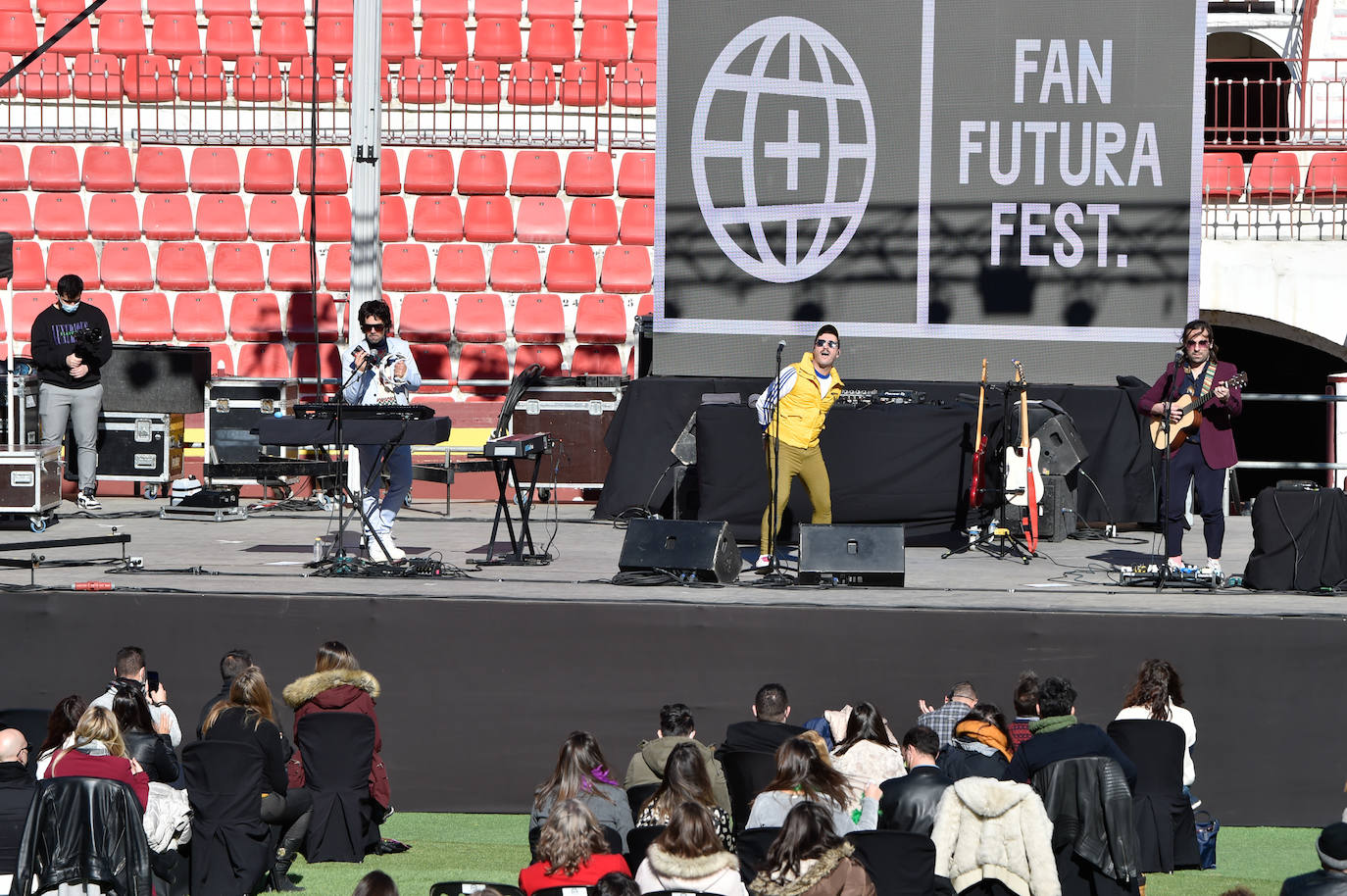 Fotos: Varry Brava y Don Fluor reciben con música el 2021