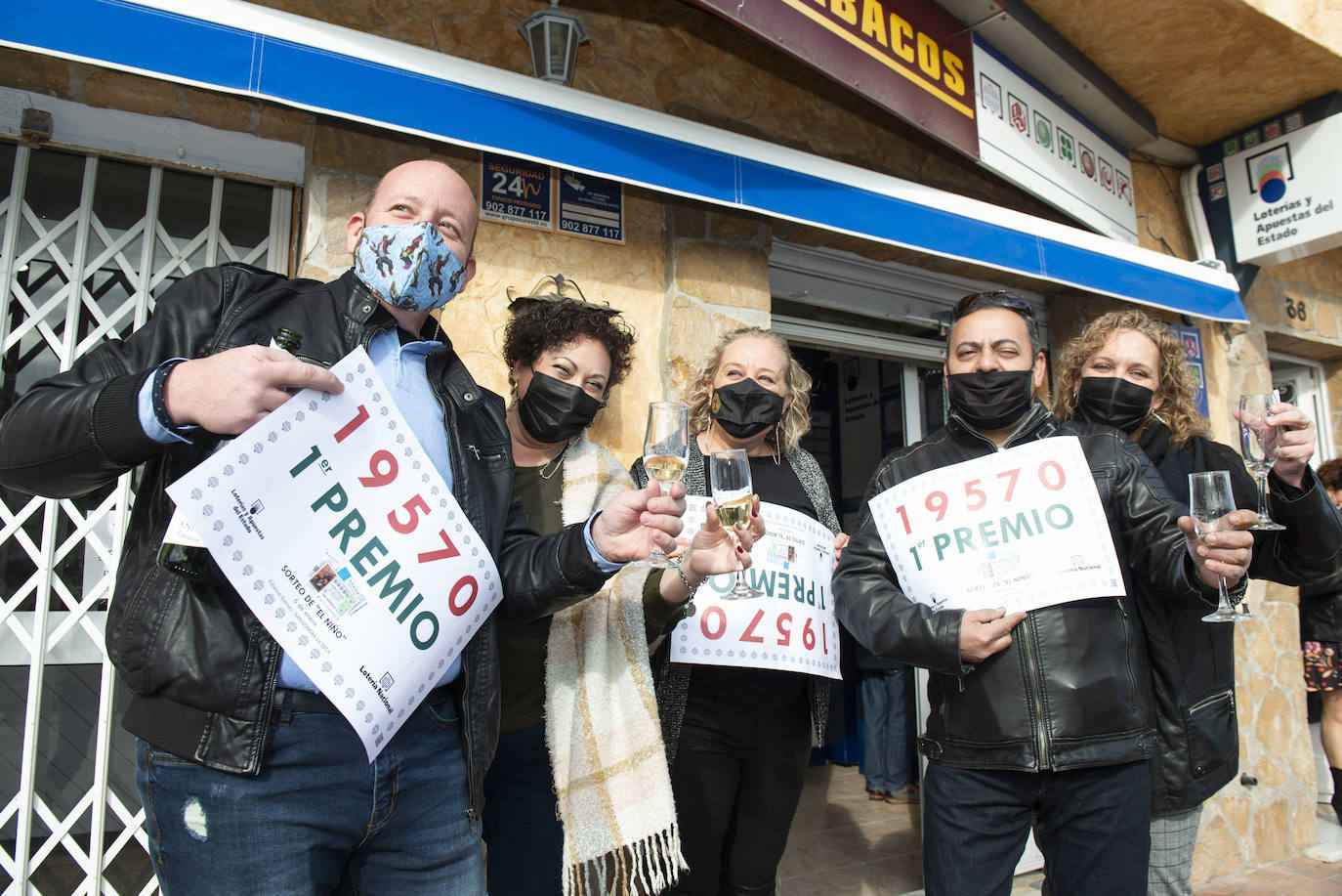 Celebración del primer premio de la Lotería del Niño en Sangonera la Seca.