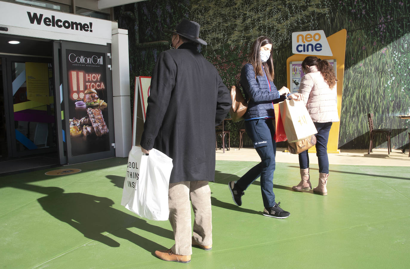 Fotos: Comercios llenos en las rebajas de Cartagena