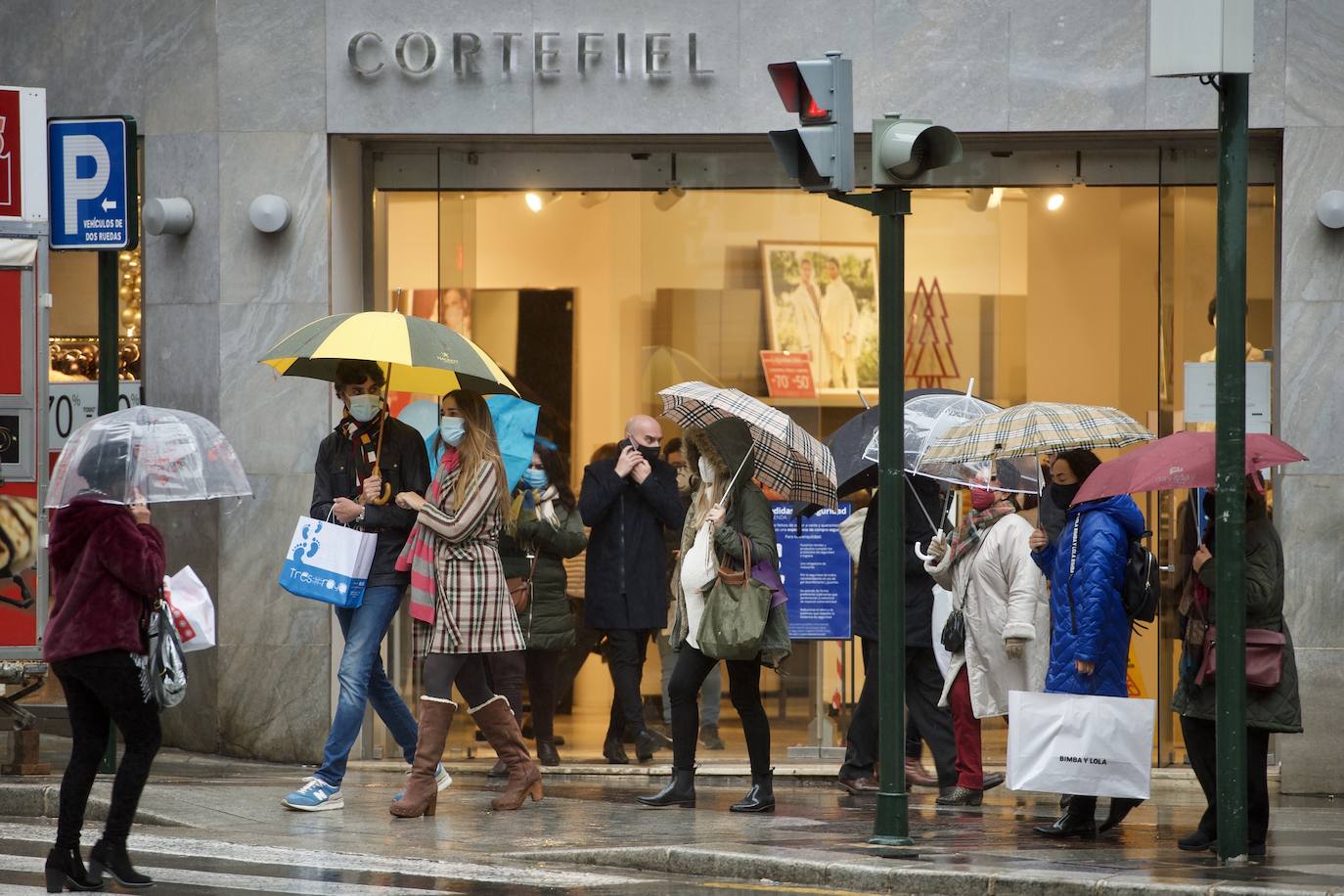 Fotos: El mal tiempo y las restricciones cubren de nubarrones la campaña de rebajas en Murcia