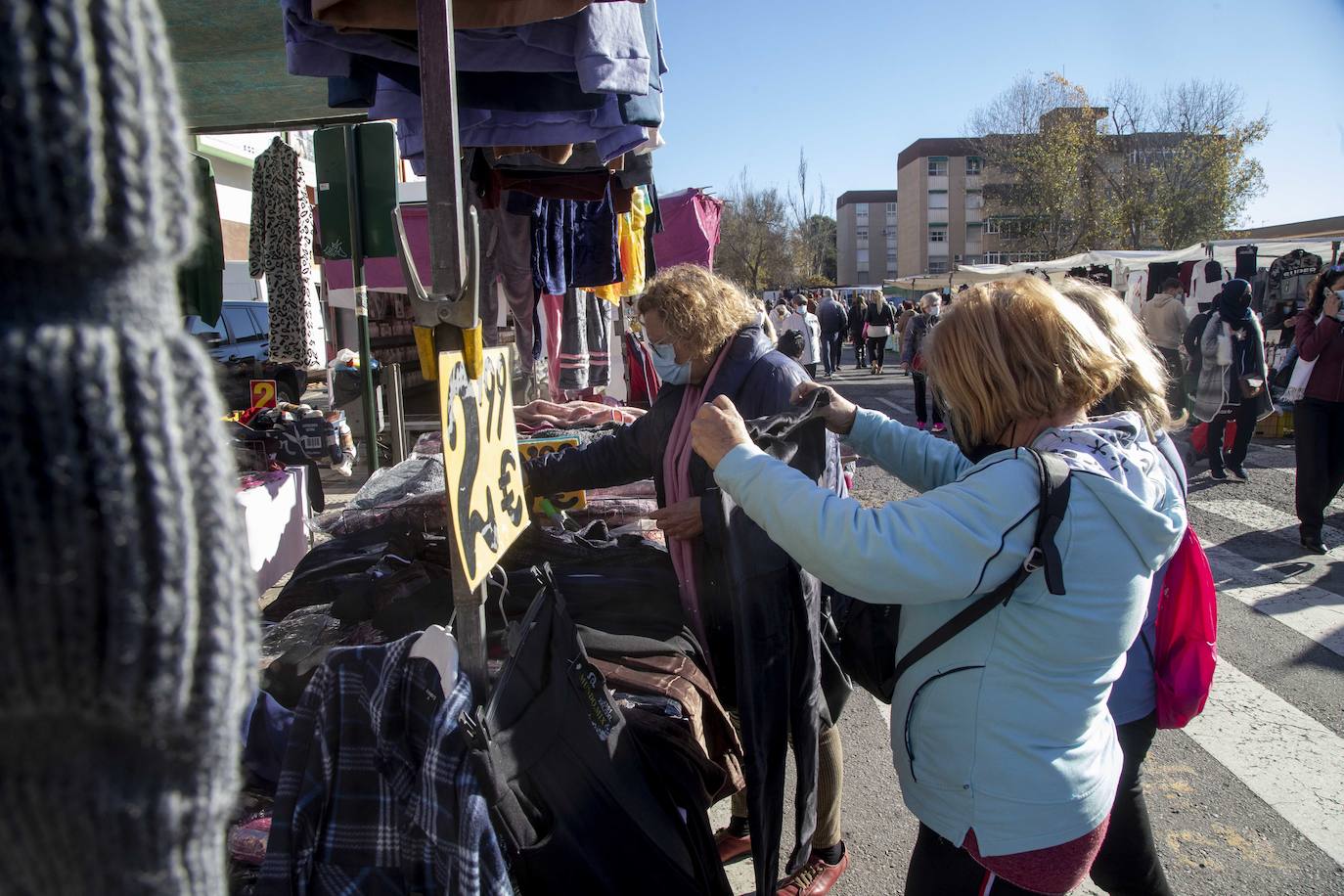 Fotos: El mercado del Cenit se llena de clientes
