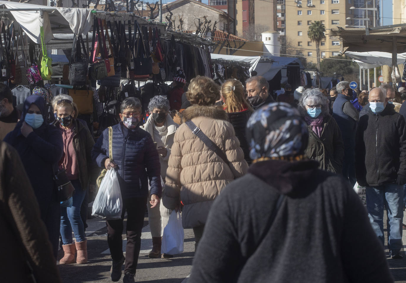 Fotos: El mercado del Cenit se llena de clientes
