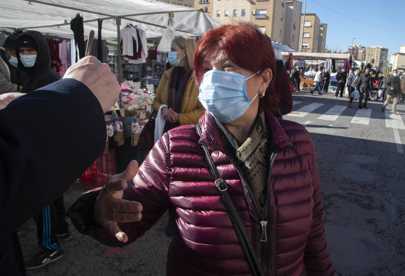 Fotos: El mercado del Cenit se llena de clientes