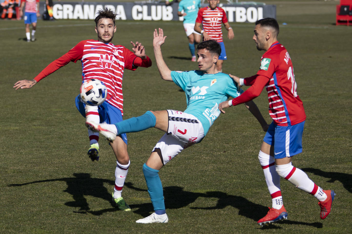 Fotos: El Murcia logra un triunfo de oro en Granada