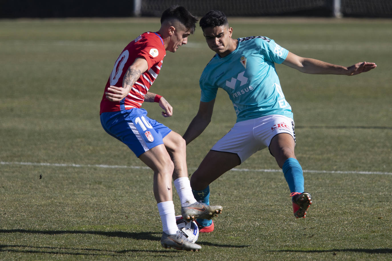 Fotos: El Murcia logra un triunfo de oro en Granada