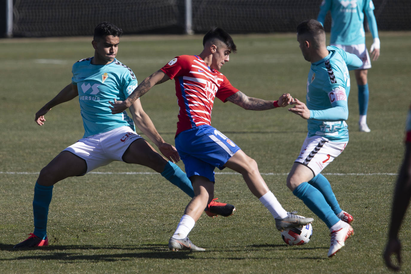 Fotos: El Murcia logra un triunfo de oro en Granada