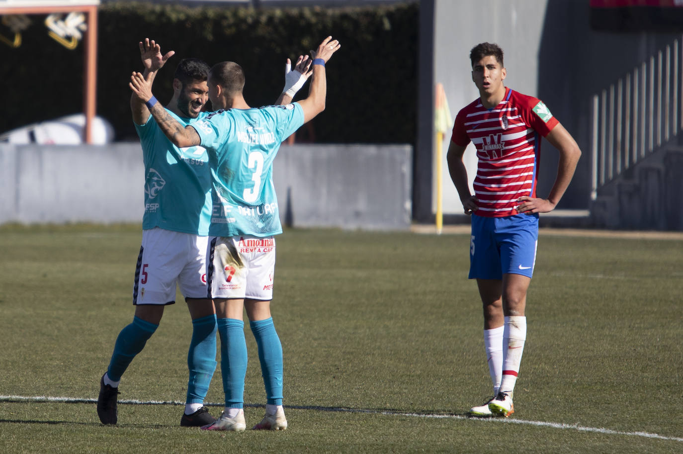 Fotos: El Murcia logra un triunfo de oro en Granada