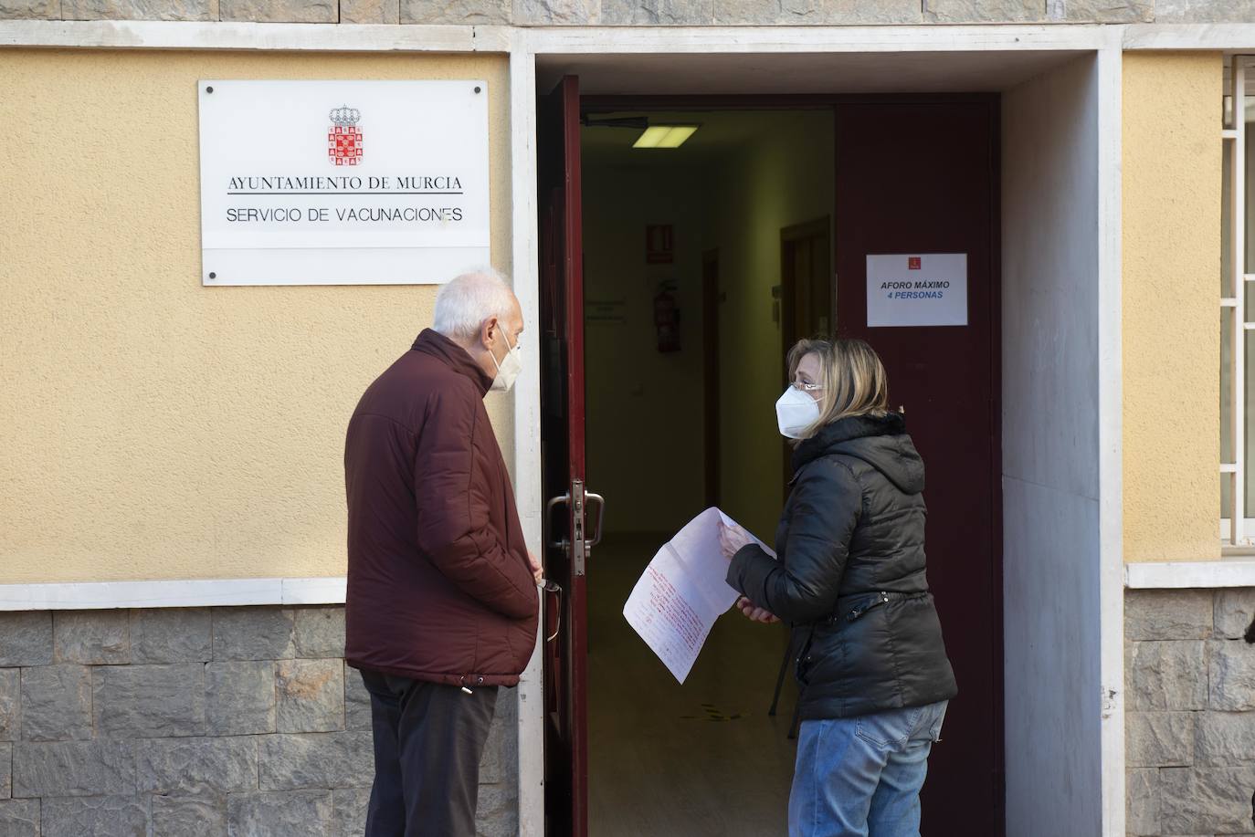 Fotos: Vacunación de profesionales sanitarios en Murcia
