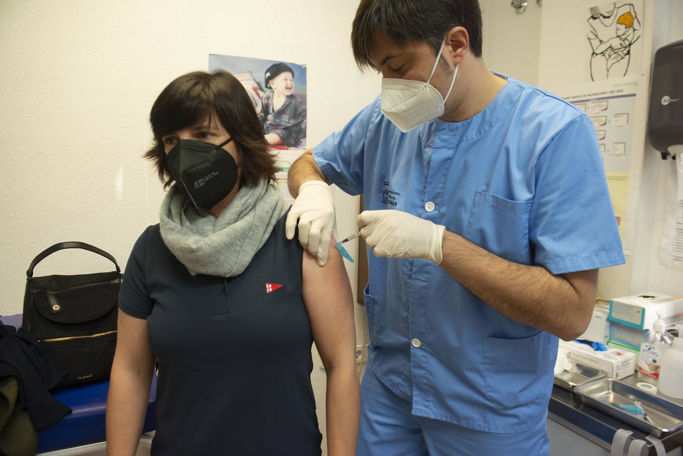 Fotos: Vacunación de profesionales sanitarios en Murcia