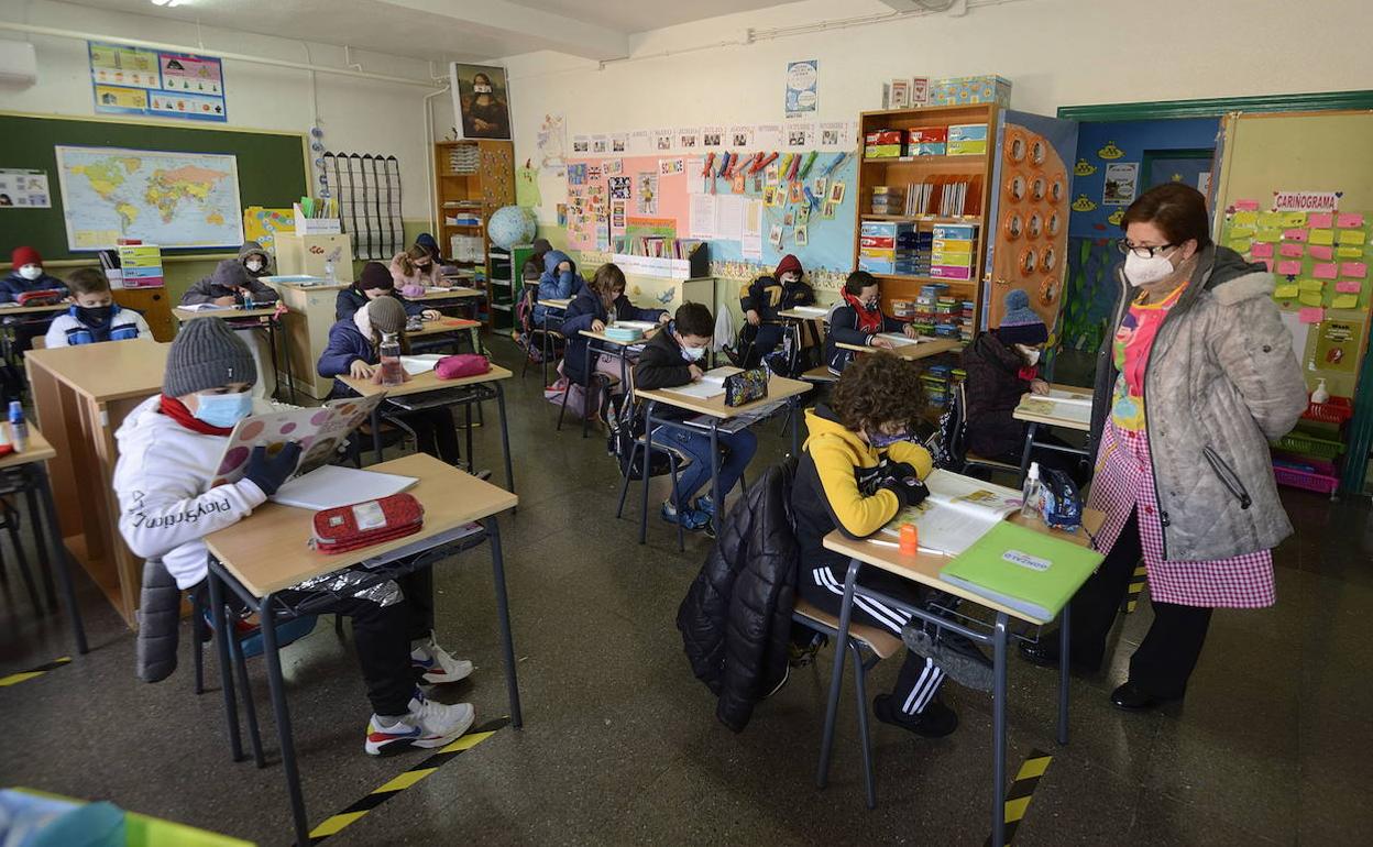 Escolares del Colegio Nuestra Señora de los Ángeles durante una clase, en una imagen de archivo.