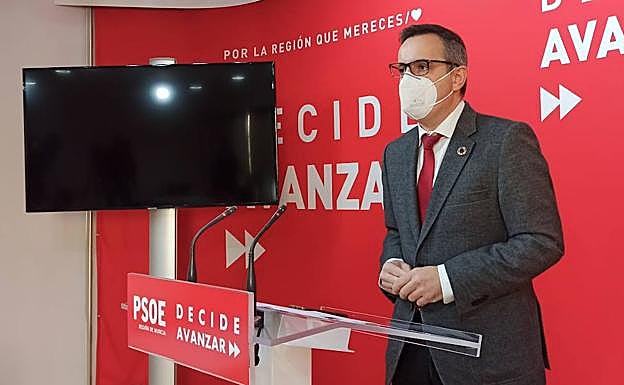 El secretario general del PSRM, en la rueda de prensa de este jueves.