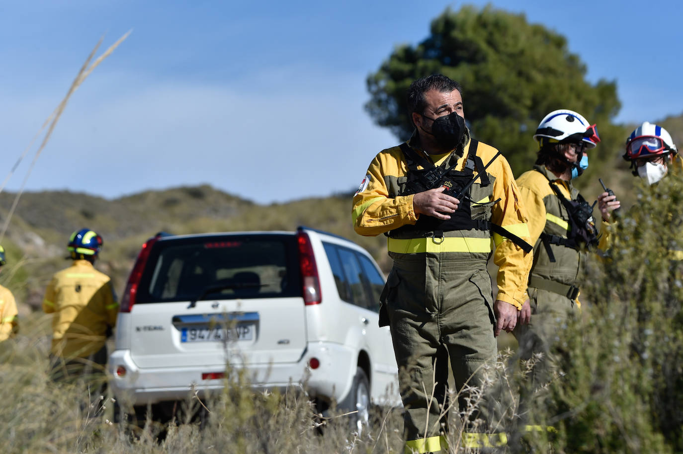 Fotos: Más de un centenar de efectivos trabajan contra el incendio en la sierra de Carrascoy