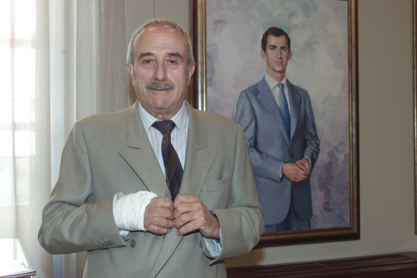 Presentación, en 2002, de su retrato de Felipe de Borbón, entonces Príncipe de Asturias, a encargo del Gobierno regional.