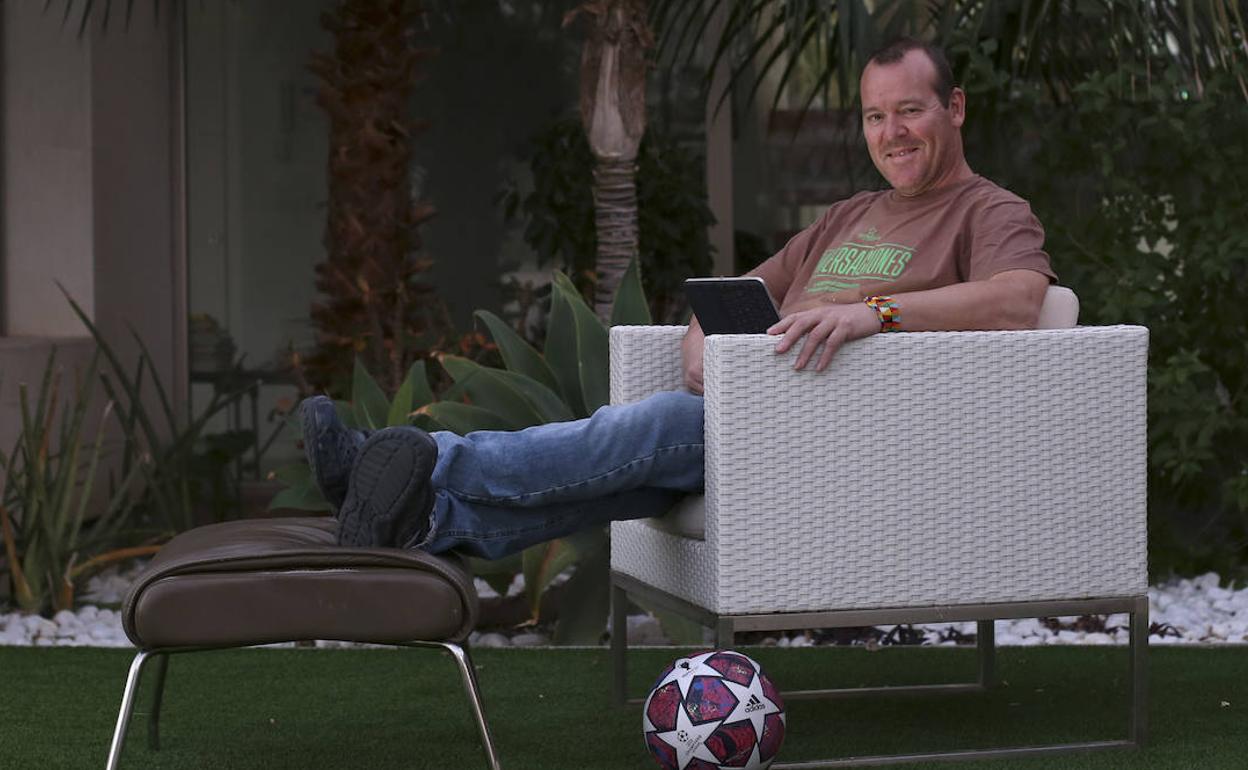 El cocinero Pablo González, en su casa tras superar la Covid-19.