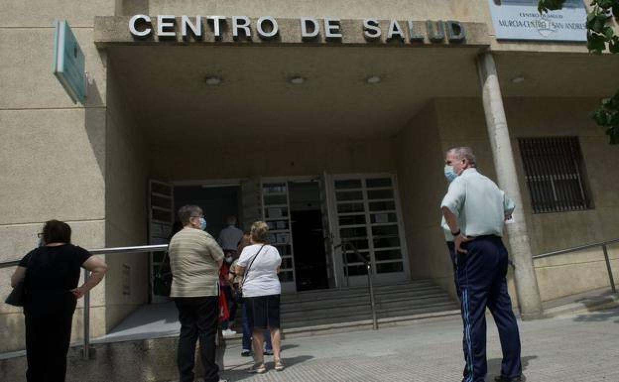 Entrada al centro de salud de San Andrés, en una fotografía de archivo.