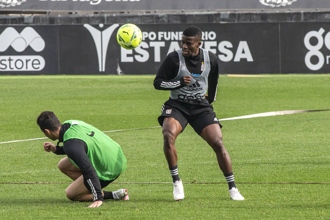 Fotos: Azeez entrena con el Efesé