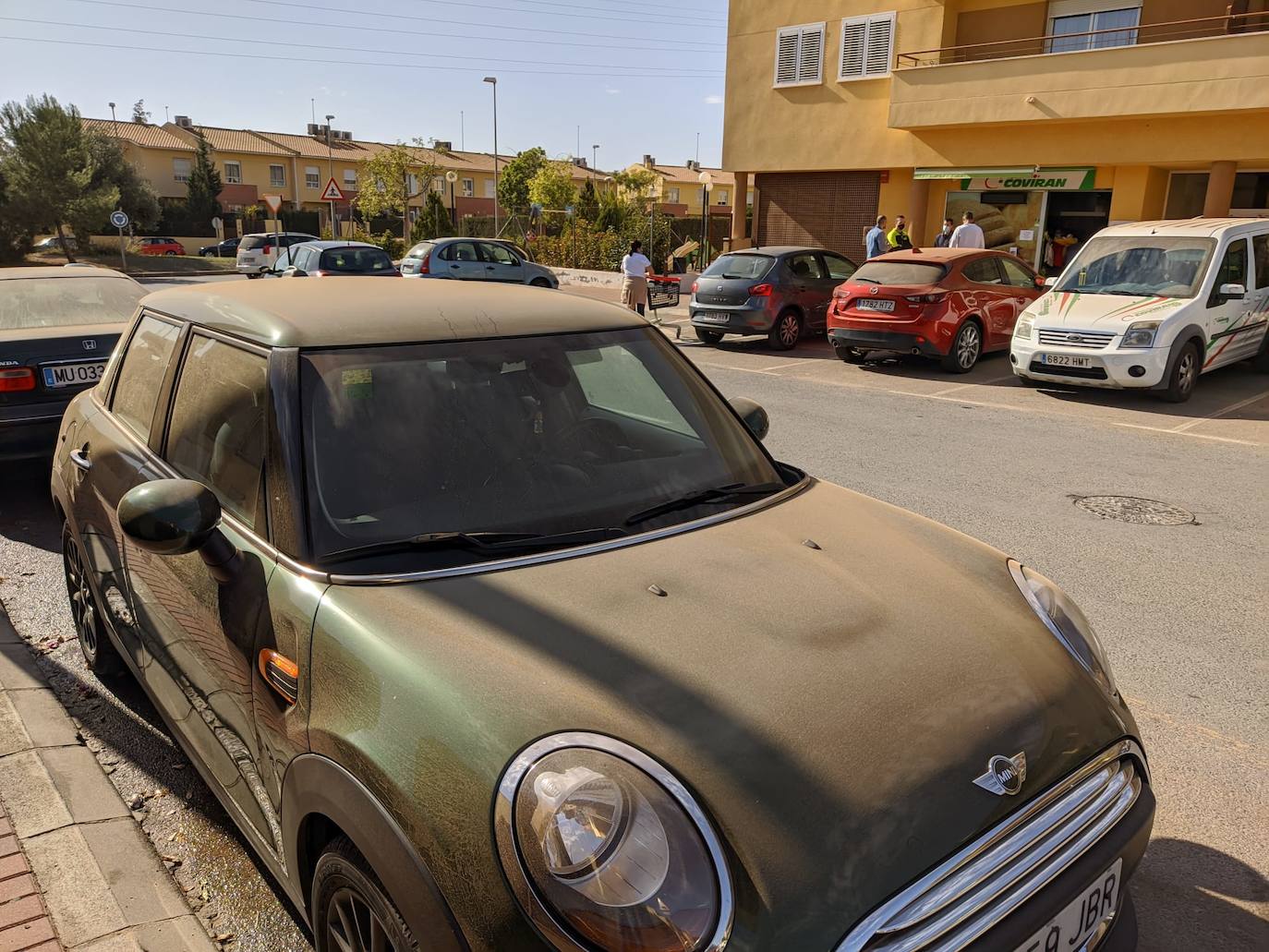 Fotos: El polvo africano cubre coches y calles de la Región de Murcia