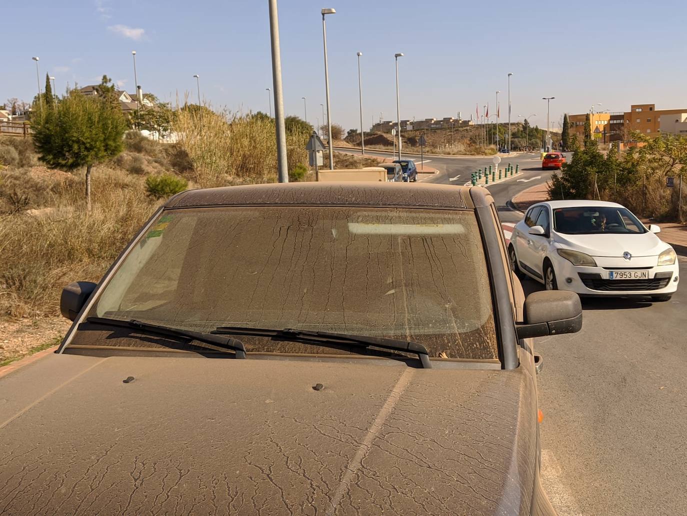 Fotos: El polvo africano cubre coches y calles de la Región de Murcia