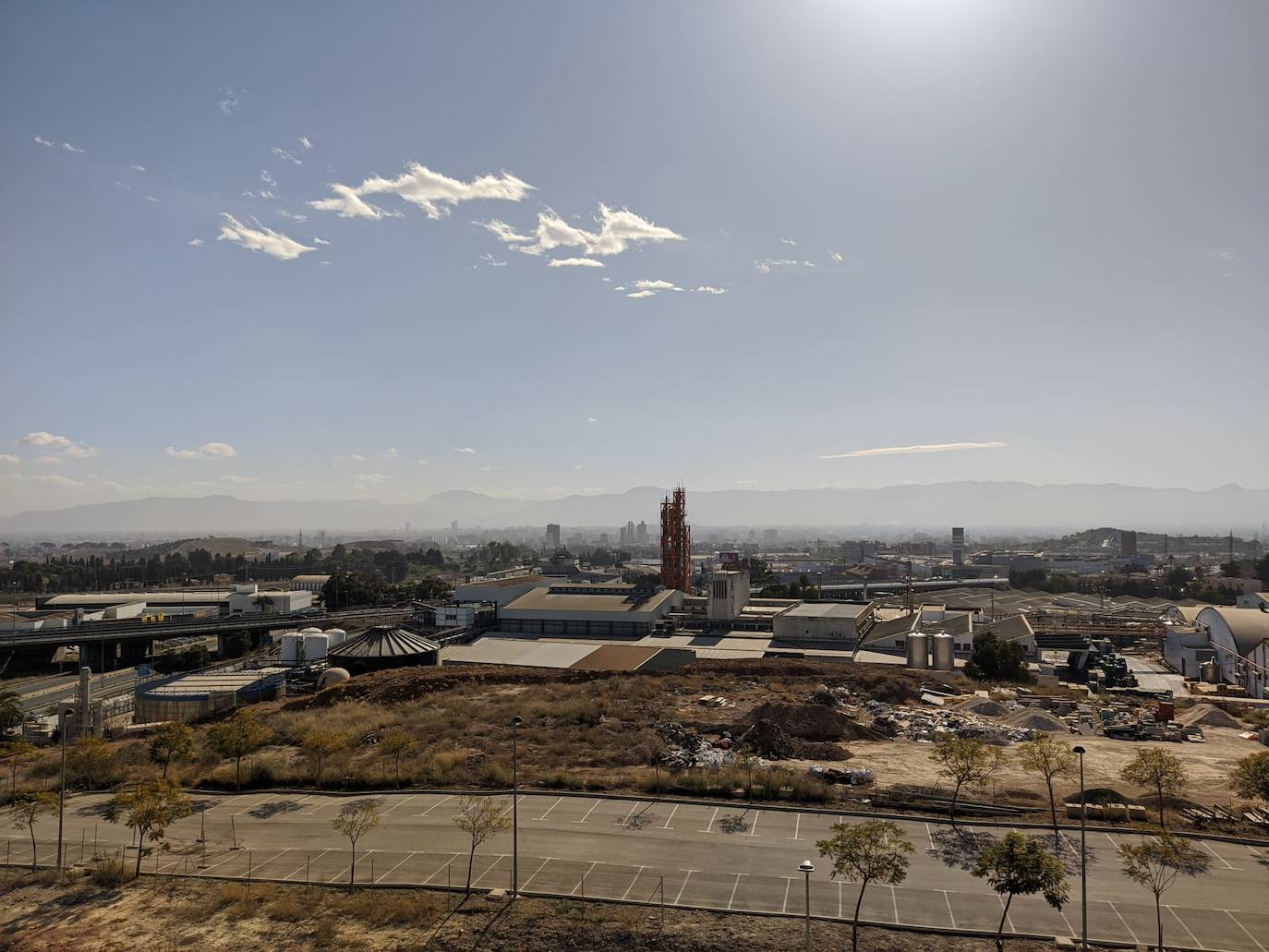 Fotos: El polvo africano cubre coches y calles de la Región de Murcia
