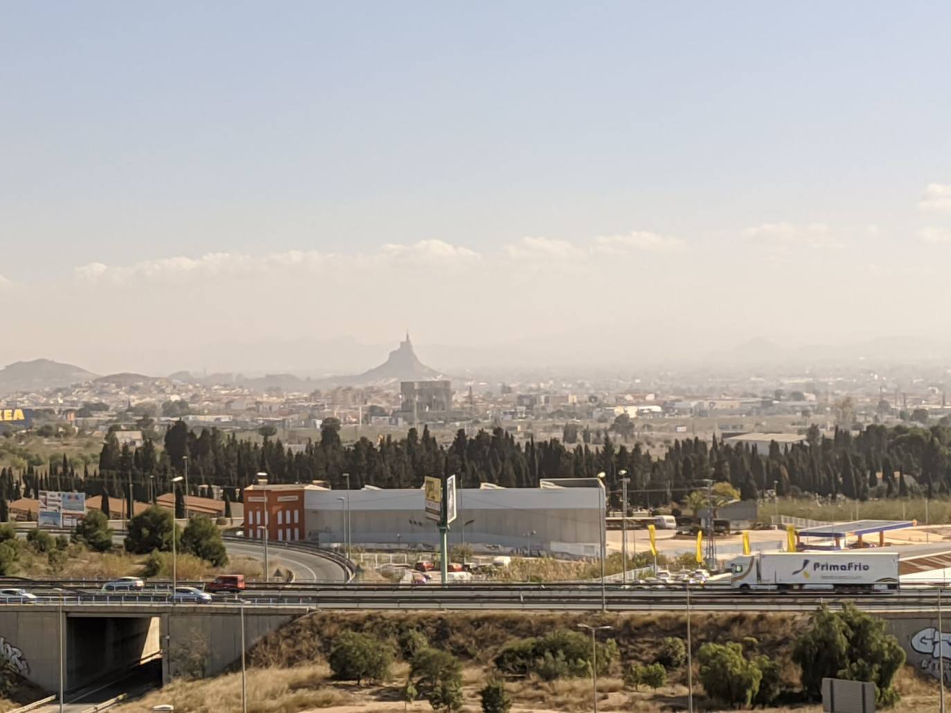 Fotos: El polvo africano cubre coches y calles de la Región de Murcia
