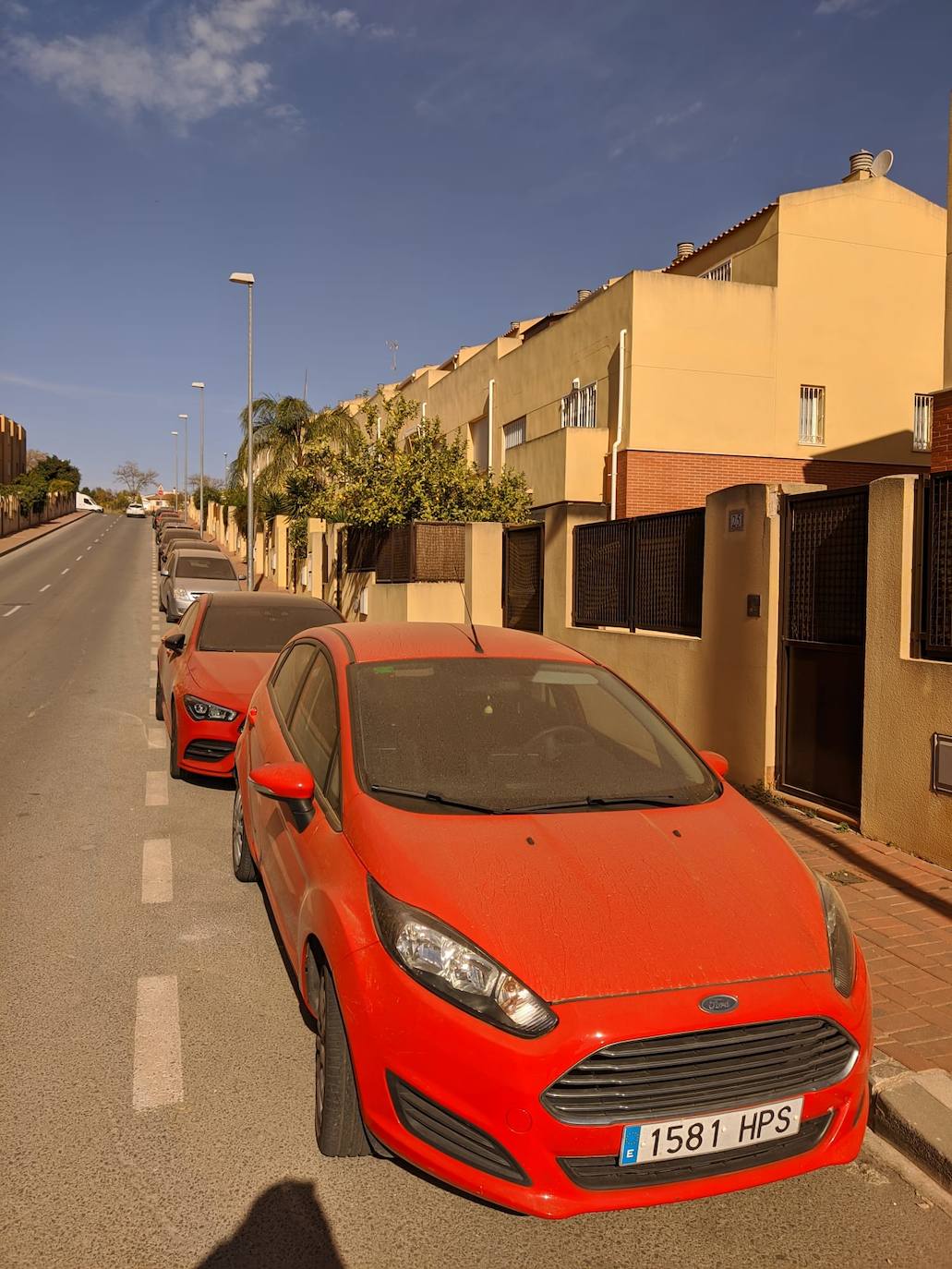 Fotos: El polvo africano cubre coches y calles de la Región de Murcia