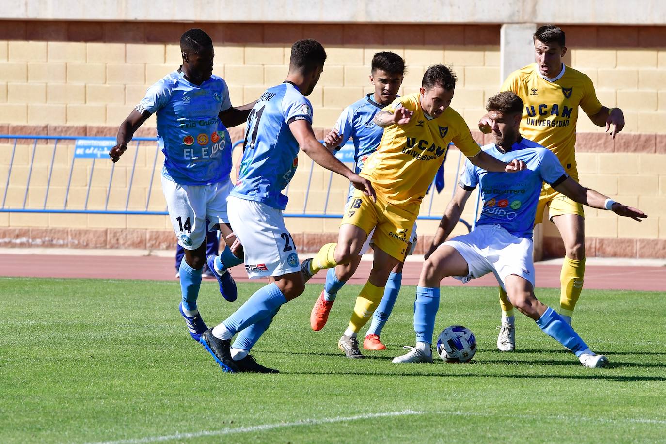 Fotos: La falta de puntería condena a un UCAM que no sale de su mala racha
