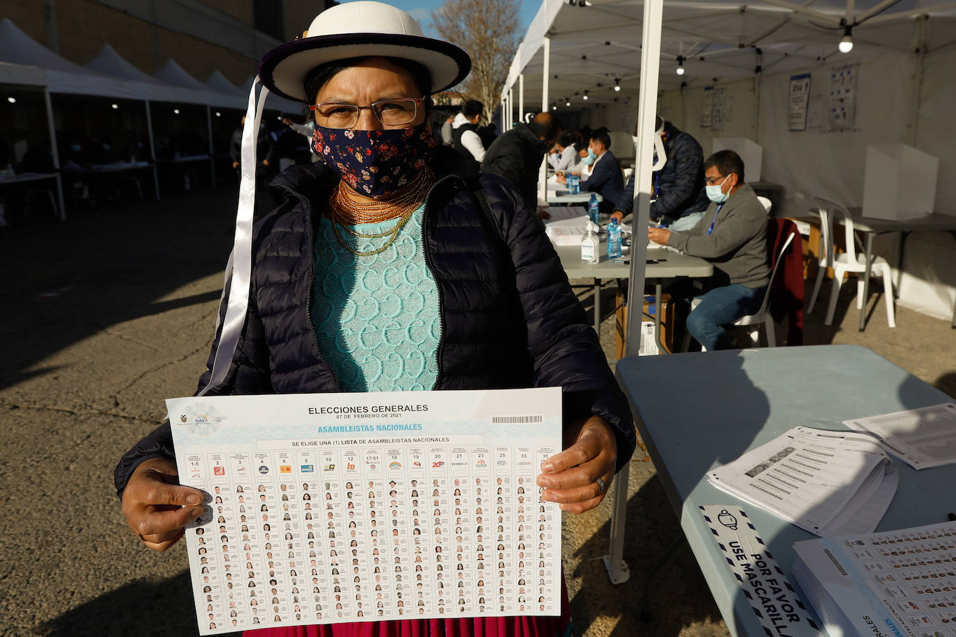 Fotos: Ecuatorianos residentes en la Región de Murcia ejercen su derecho al voto