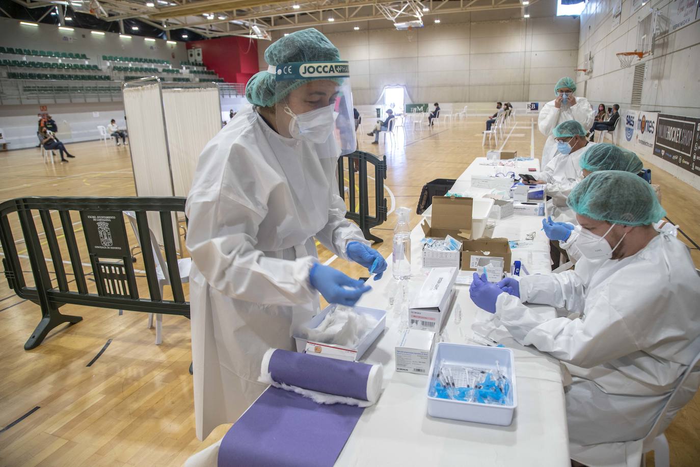 Fotos: Este jueves se ha empezado a vacunar a 700 sanitarios en Cabezo de Beaza en Cartagena