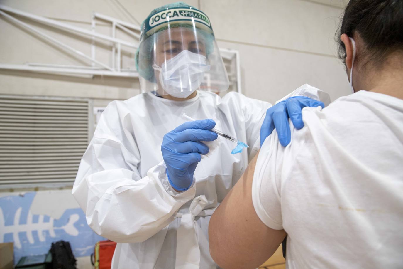 Fotos: Este jueves se ha empezado a vacunar a 700 sanitarios en Cabezo de Beaza en Cartagena