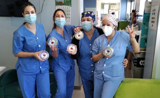 Los regantes del Trasvase están repartiendo fruta al personal sanitario que lucha contra la Covid. 
