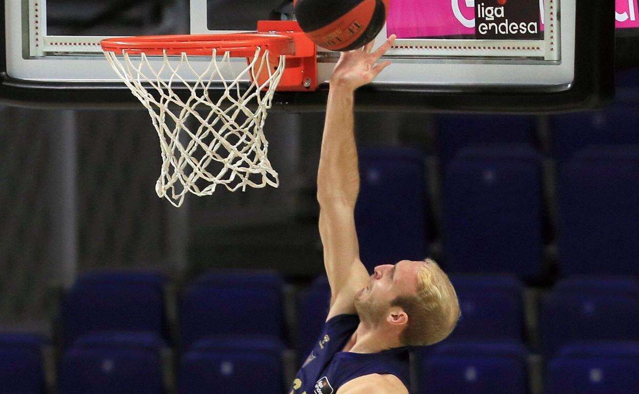 Frankamp anota una canasta en el Real Madrid-UCAM del pasado día 2. 