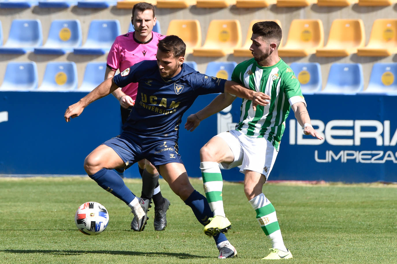 Fotos: El empate entre el UCAM Murcia CF y el Betis, en imágenes