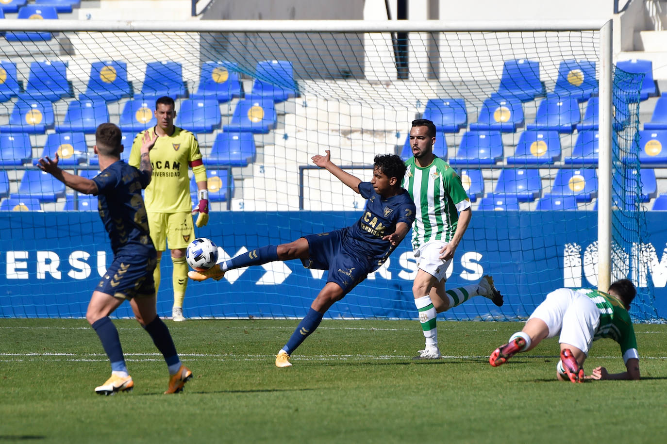 Fotos: El empate entre el UCAM Murcia CF y el Betis, en imágenes