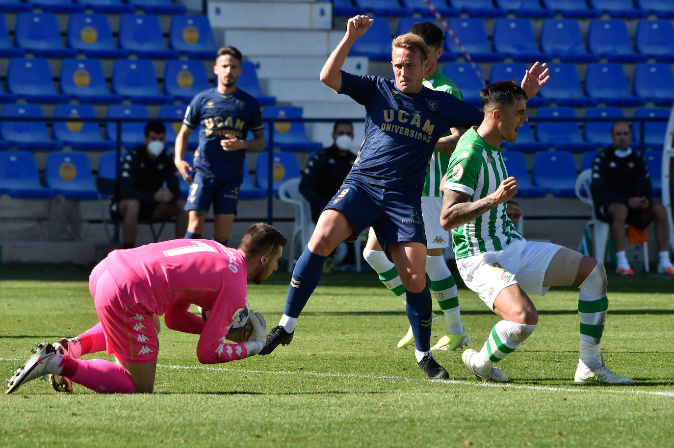 Fotos: El empate entre el UCAM Murcia CF y el Betis, en imágenes