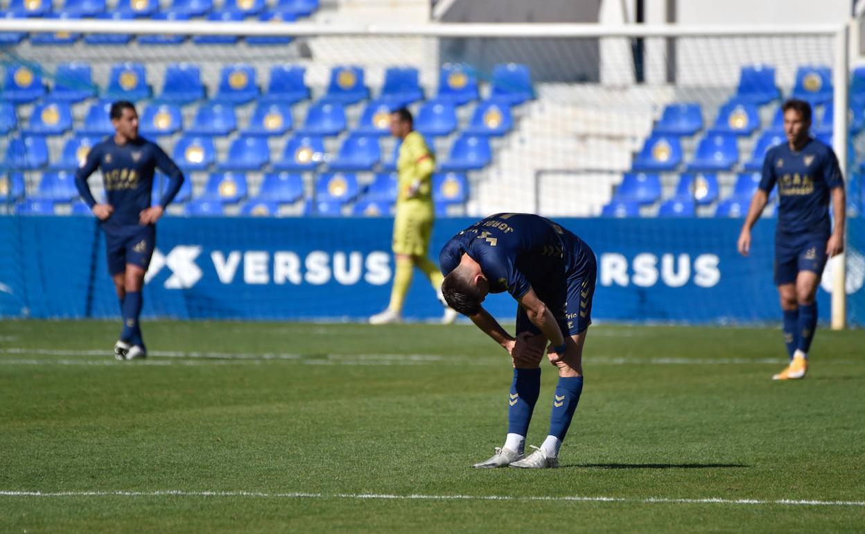 Jordi Sánchez, resignado, tras el gol del Betis Deportivo.