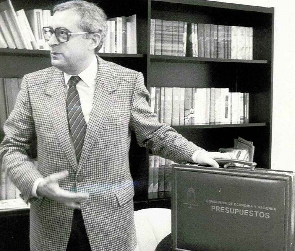 Molina, en 1986, con los Presupuestos de ese año.