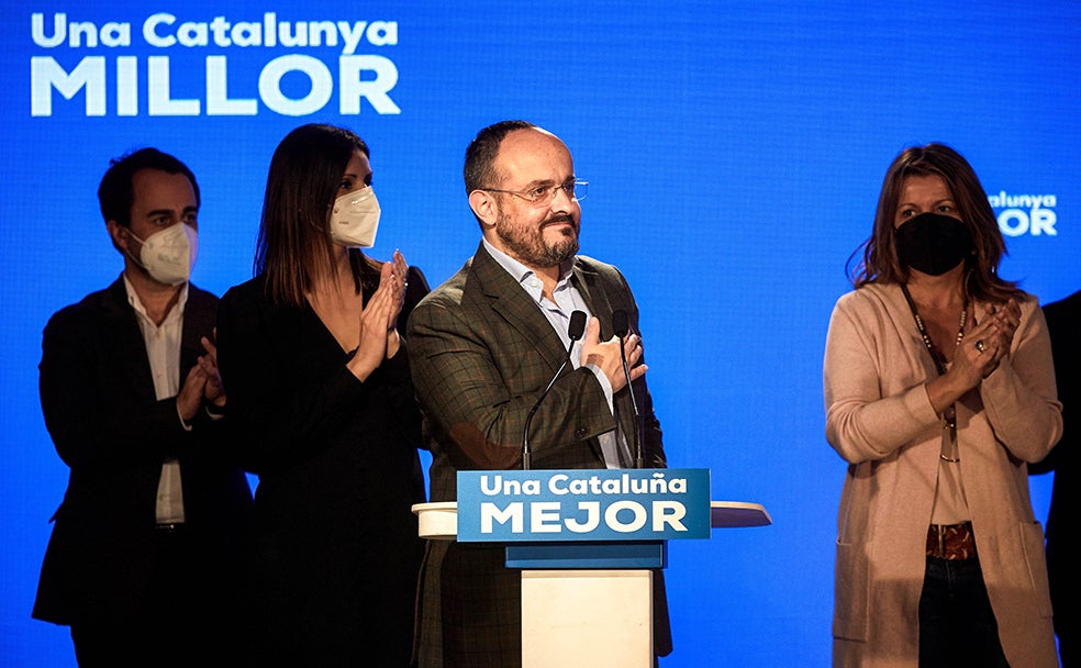 El PP se hunde al caer hasta los tres escaños y asiste al 'sorpasso' de Vox