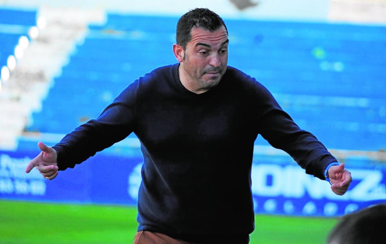 Adrián Hernández, ayer, en un momento del Linares-Real Murcia. 