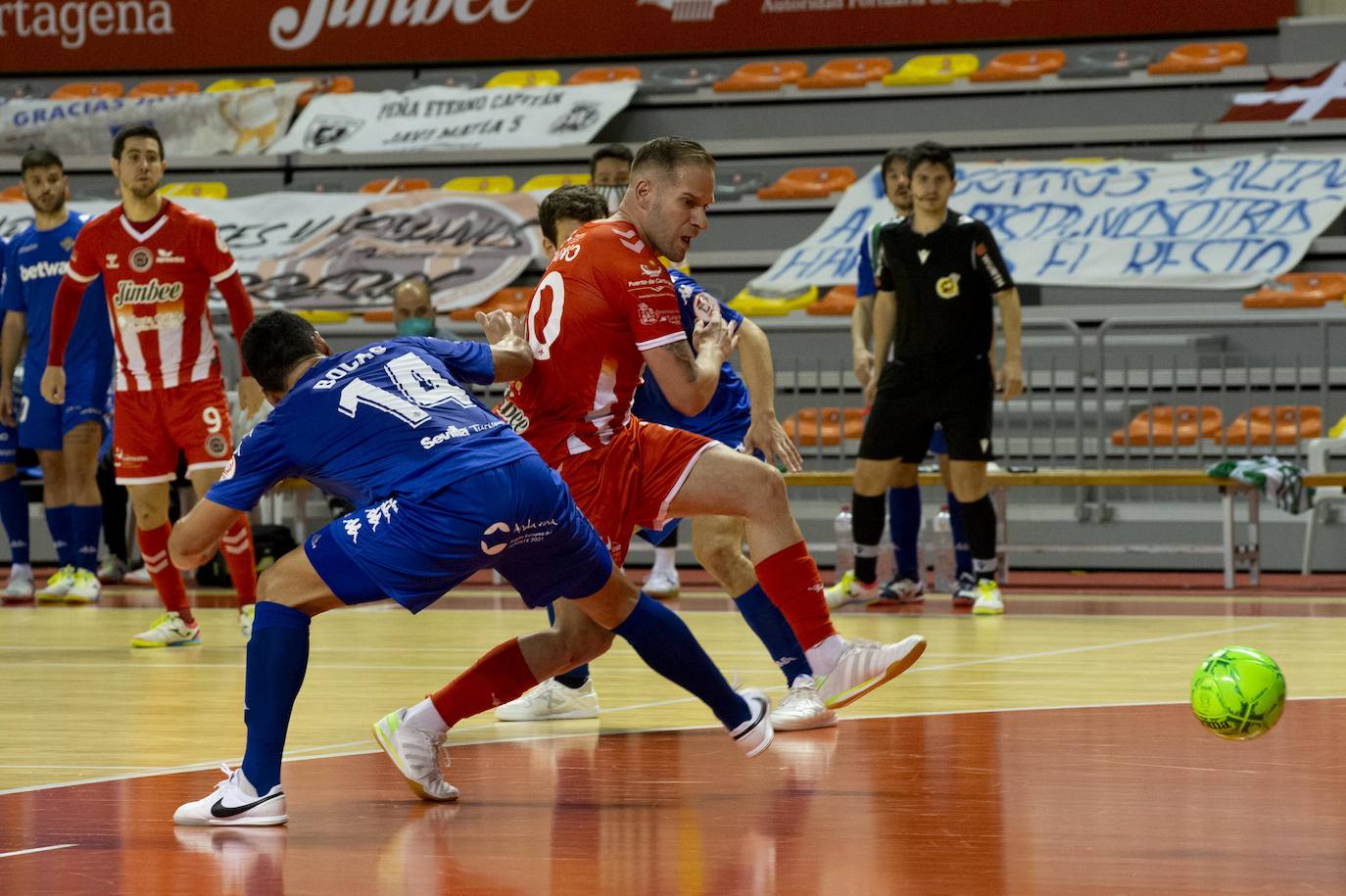 Fotos: Chemi y Waltinho sostienen a un Jimbee que vuelve a ser líder