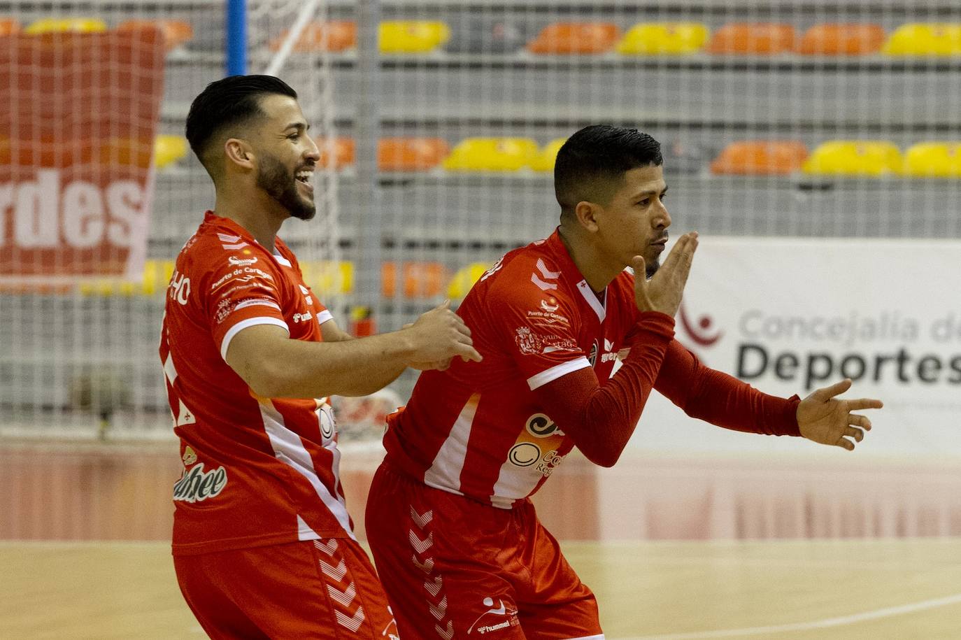 Fotos: Chemi y Waltinho sostienen a un Jimbee que vuelve a ser líder