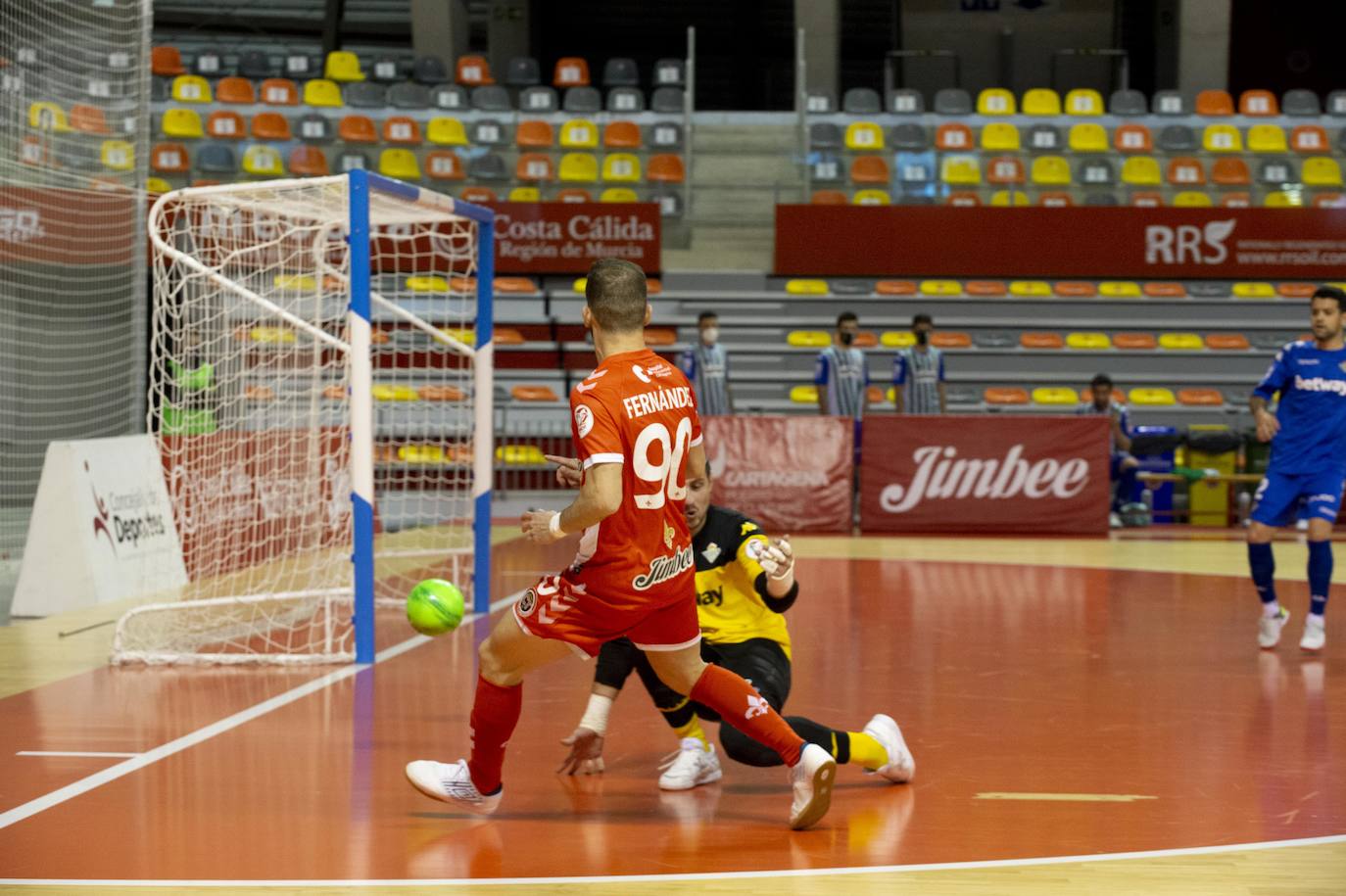 Fotos: Chemi y Waltinho sostienen a un Jimbee que vuelve a ser líder