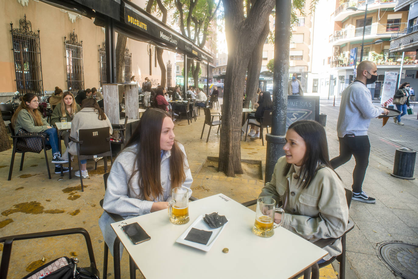 Fotos: Ambiente en las terrazas de Murcia el segundo día de su reapertura