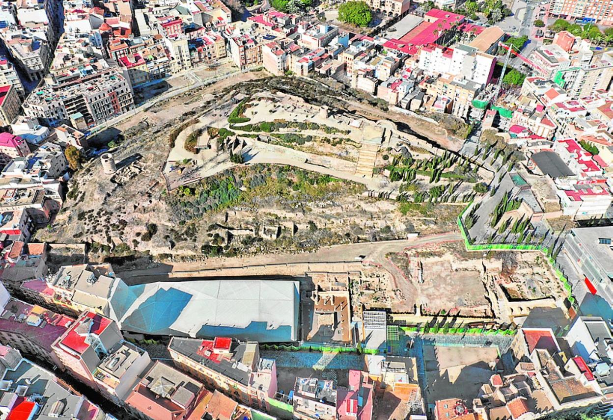 Vista aérea del Cerro de El Molinete en Cartagena.