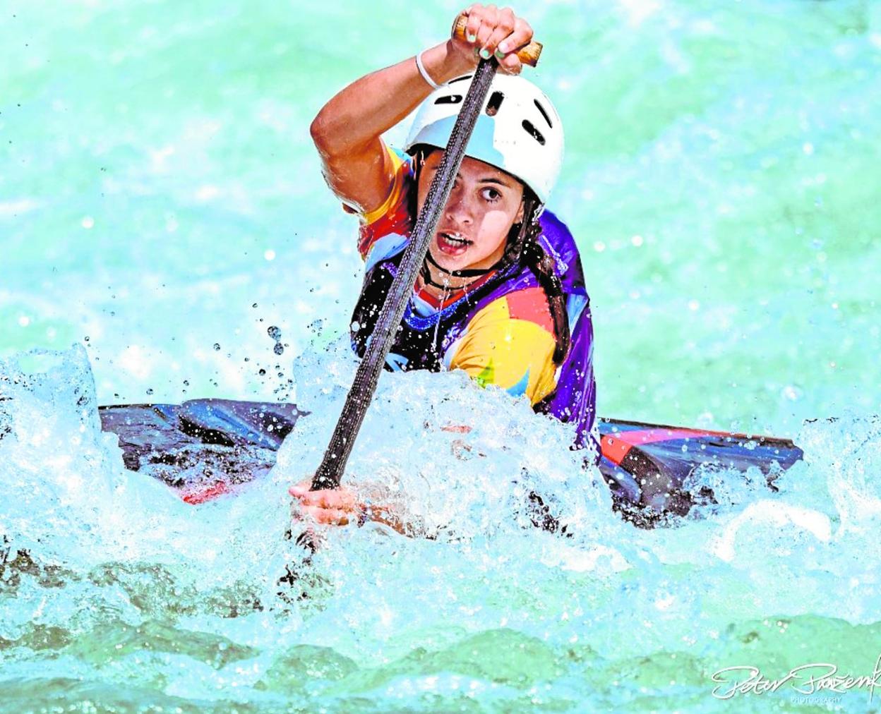 La piragüista calasparreña Clara González, en una prueba reciente. 
