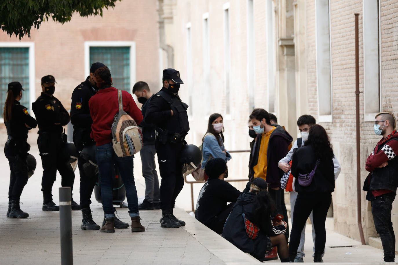 Fotos: Concentración «contra la violencia y la brutalidad policial» en Murcia