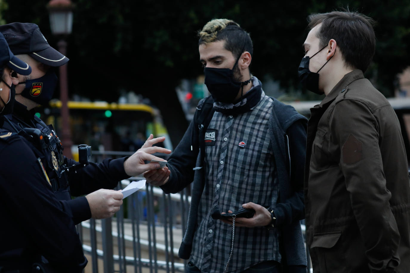 Fotos: Concentración «contra la violencia y la brutalidad policial» en Murcia