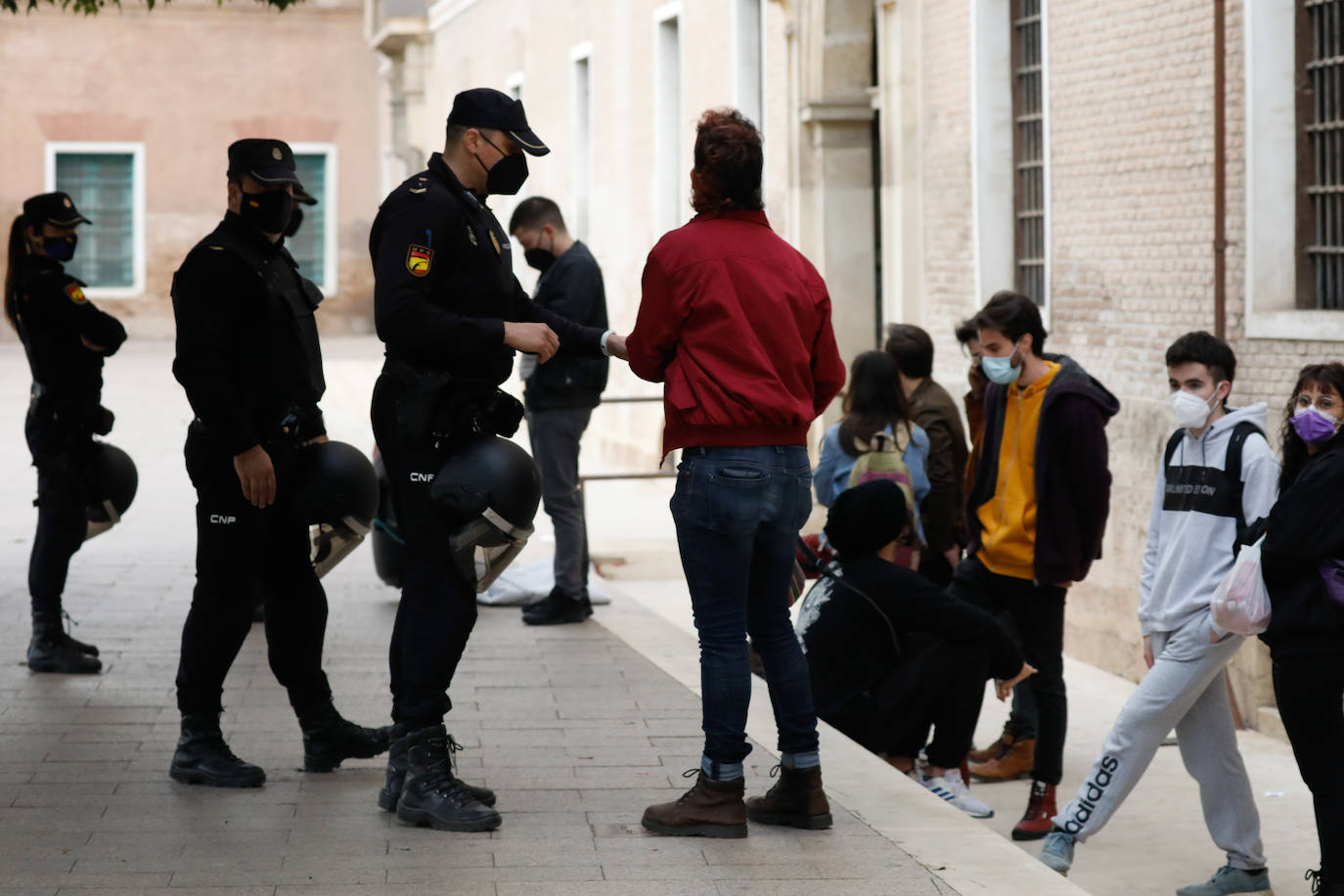 Fotos: Concentración «contra la violencia y la brutalidad policial» en Murcia