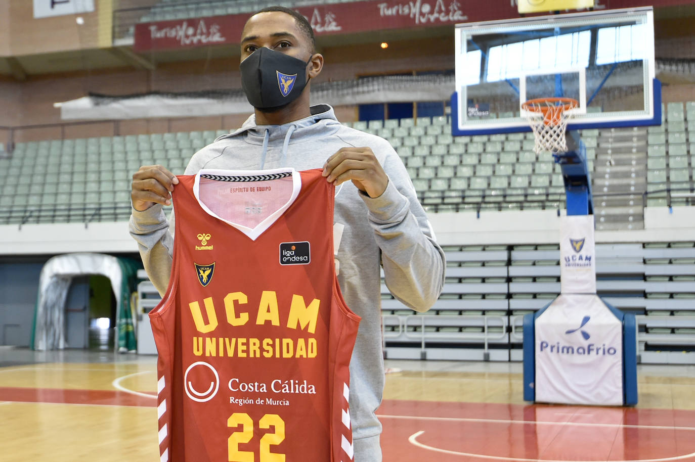 Fotos: El UCAM CB presenta a Isaiah Taylor como nuevo jugador este jueves