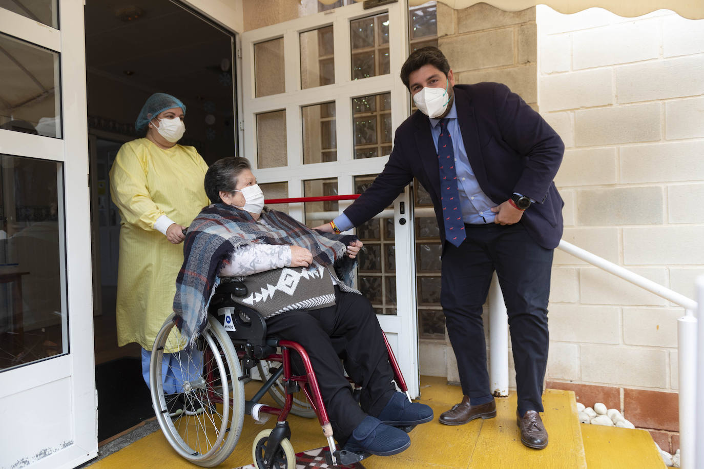 Fotos: Fernando López Miras visita la residencia Edad Dorada, en San Pedro del Pinatar